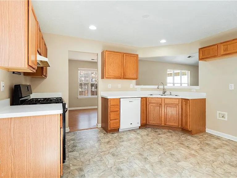 4209 Zephyrhills Dr NW — Photo 11