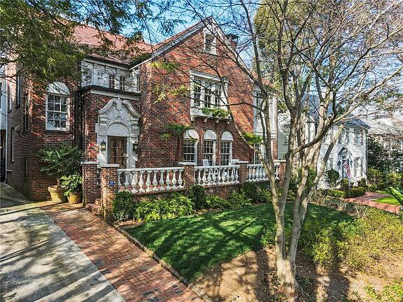 2nd image of 110 Brighton Rd NE