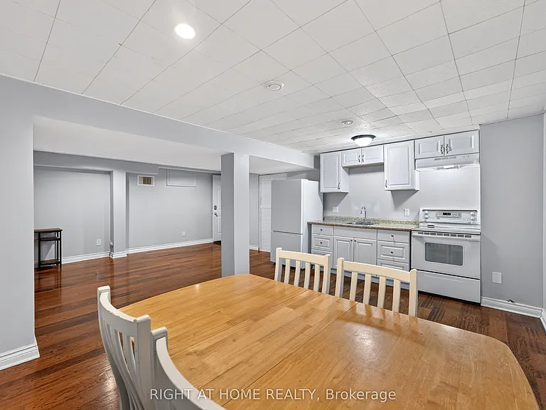 60 Westwood Dr — Photo 9