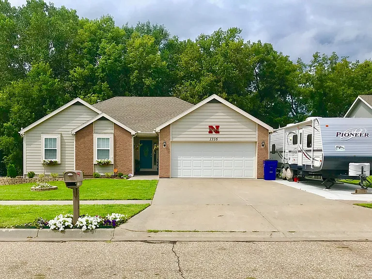 1316 Elm Creek Dr — Photo 1