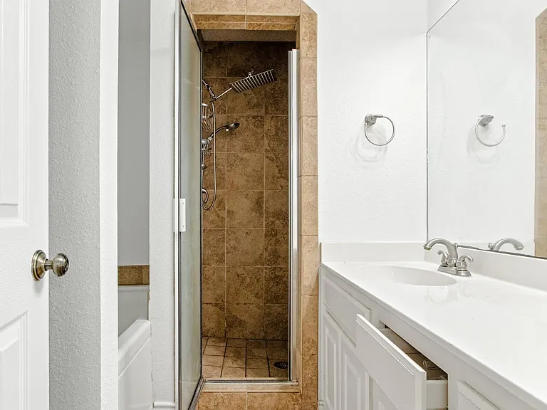 611 Field St — Photo 36