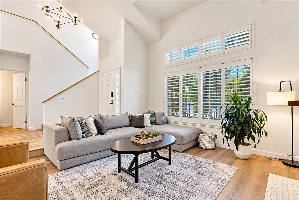 4 bed, 3.5 bath, 2382 sqft, $6,750 — Photo 4