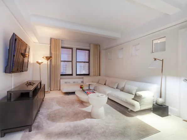 179 East 79th Street 4C image 3 of 12