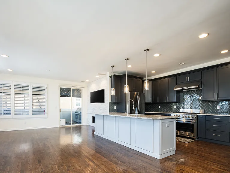 335 N Josephine St #A — Photo 8