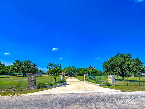 3rd image of 224 ROLLING VIEW DR