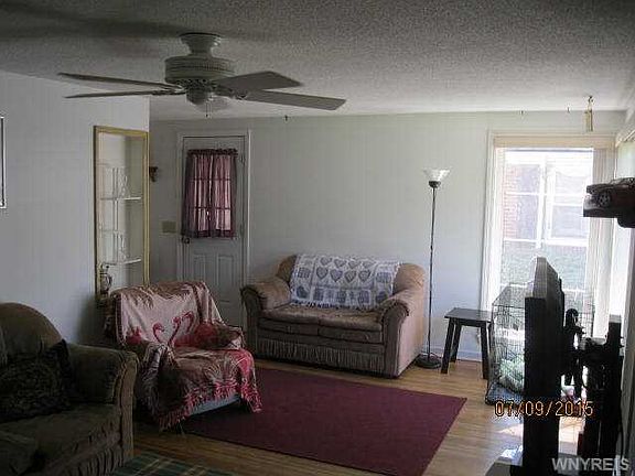 5th image of 122 Jasper Dr