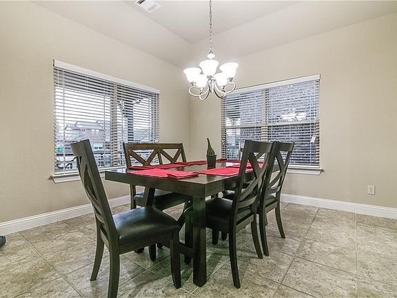 5th image of 2315 Rosemary Ln