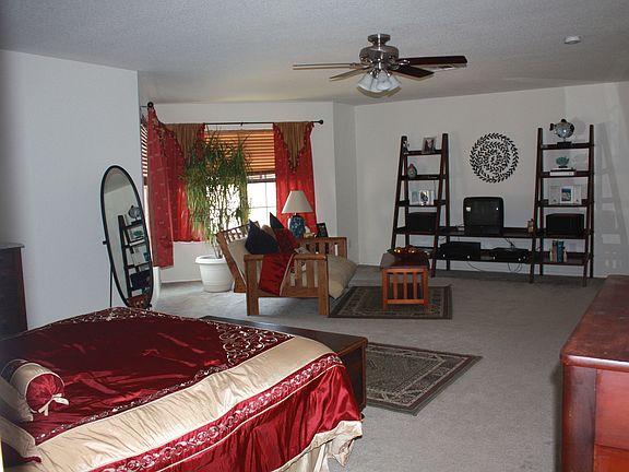 Mster bedroom with sitting area