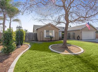 445 Crestwood Ave, Woodlake, CA 93286