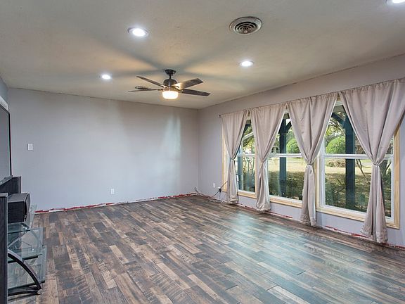 2nd image of 608 Ebony Ln