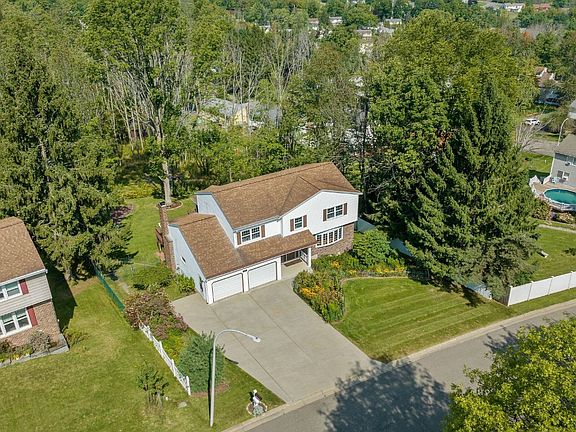 3rd image of 1704 Campus Dr