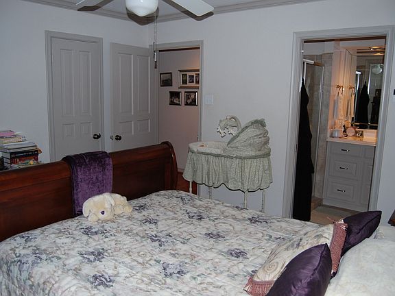Bedroom 1 - Lg Walk-In Closet