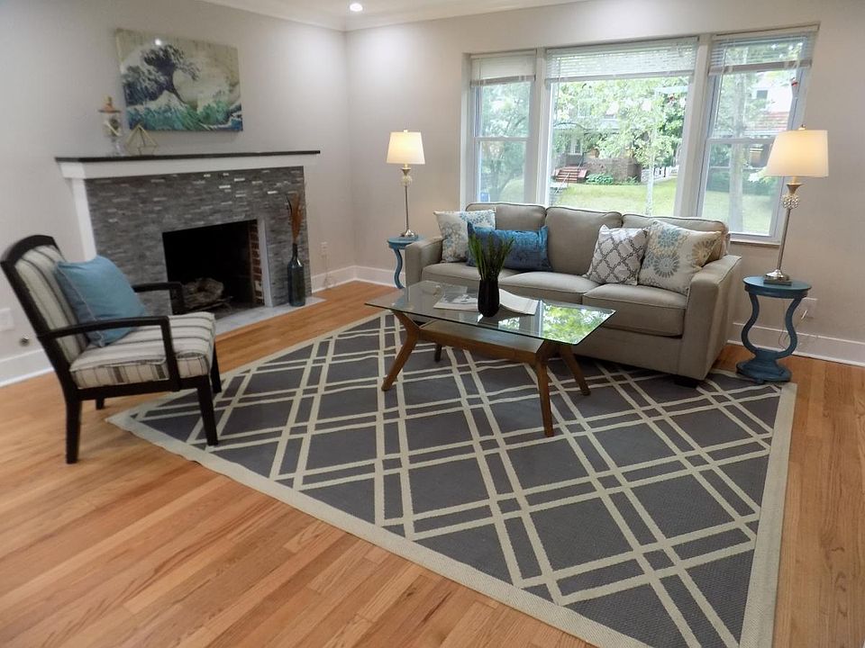 Living Room w/gas burning fireplace & Built-in speakers