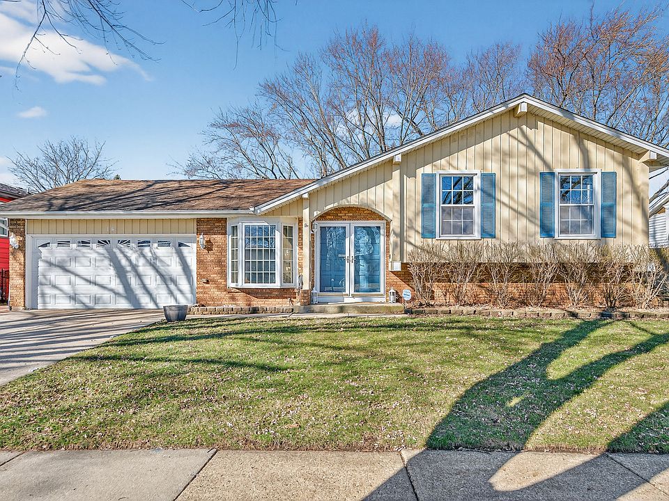 1st image of 14 Devonshire Cir