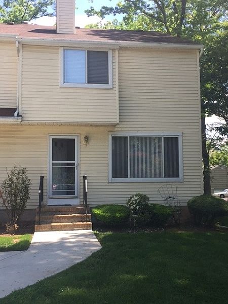 1st image of 30 Westbrook Ct