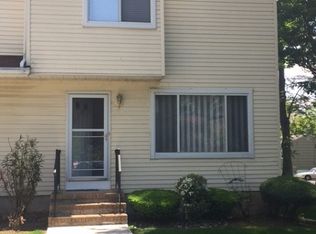 30 Westbrook Ct, Roselle, NJ 07203