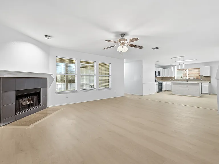 417 Niagara Falls Dr — Photo 10