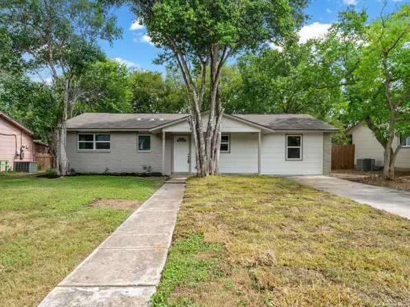 218 Park Ln, Universal City, TX 78148