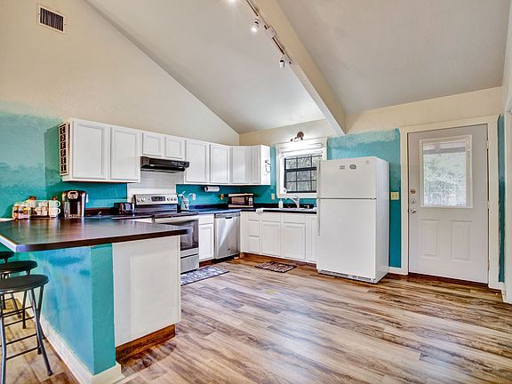 5th image of 818 Fawn River Dr
