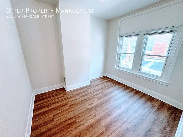 2738 W Oakdale St — Photo 6