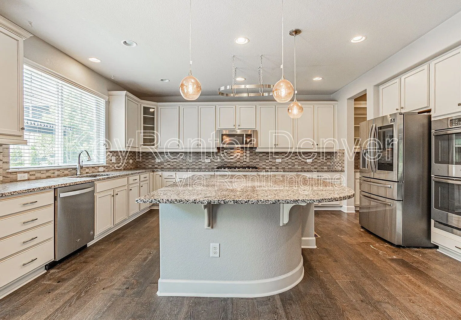 5 bed, 3.5 bath, 5714 sqft, $3,500 — Photo 4