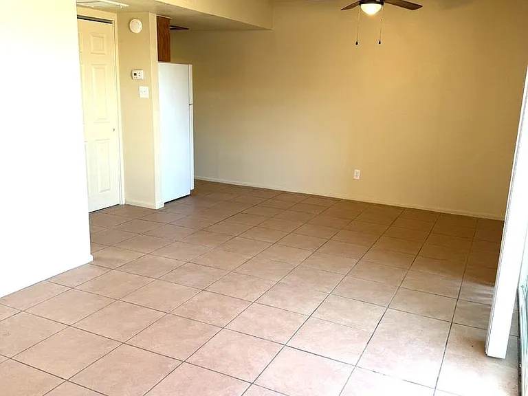 1081 S Avenue A — Photo 6