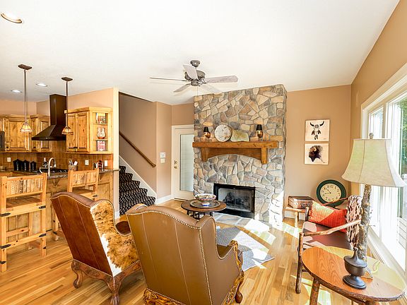 5th image of 15341 Carter St