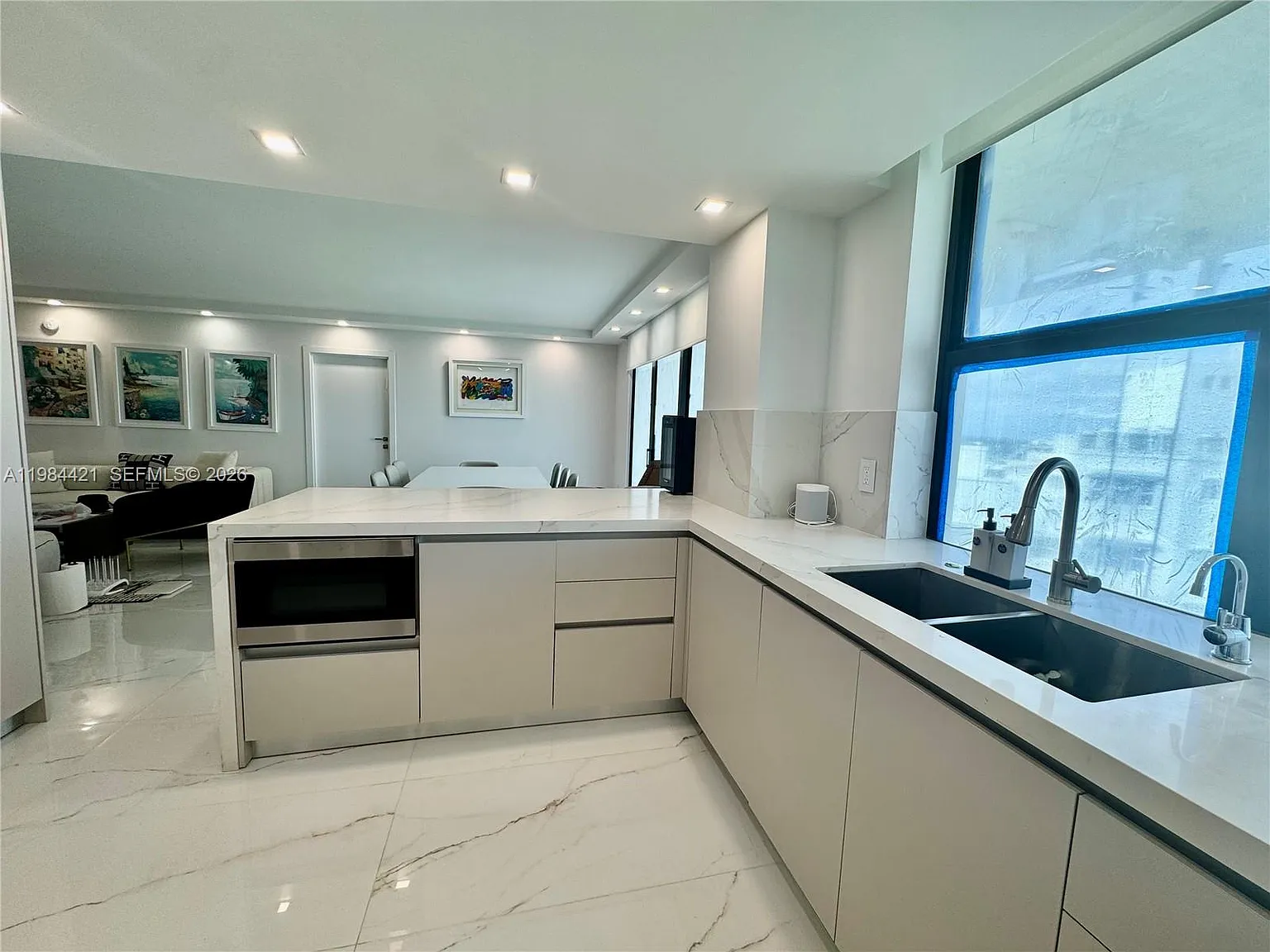 Balmoral Condo — Photo 2