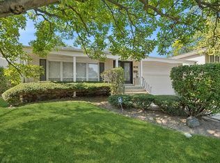 650 Barberry Rd, Highland Park, IL 60035