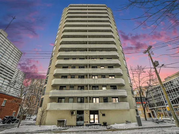 200 Bay St #1102, Ottawa, ON K1R 7W8