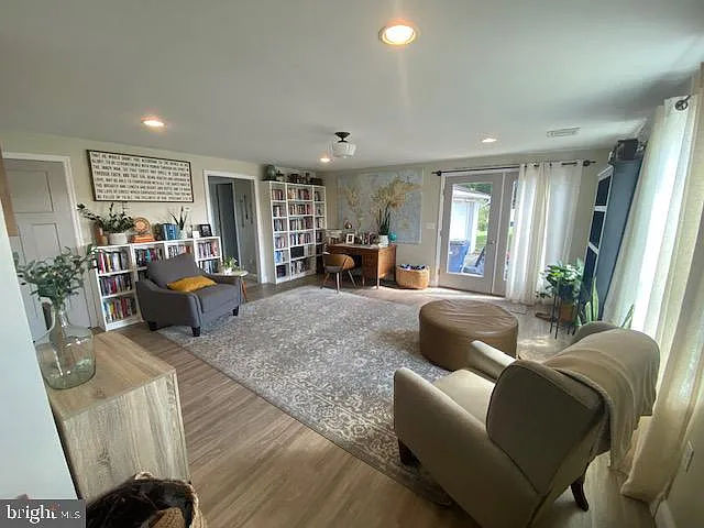 887 Centerville Rd — Photo 12