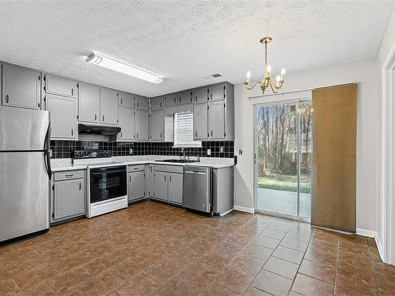 120 Woodcrest Dr — Photo 8