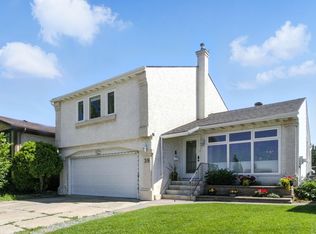 39 Grand Meadow Cres NW, Edmonton, AB T6L1A3