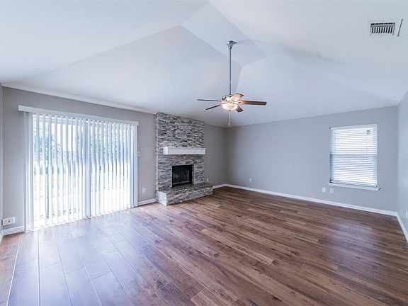 5th image of 1202 Chapel Hill Dr
