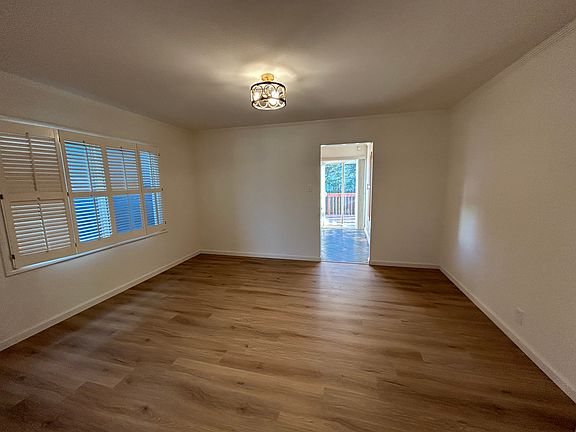 5th image of 37 Lake Vista Ave