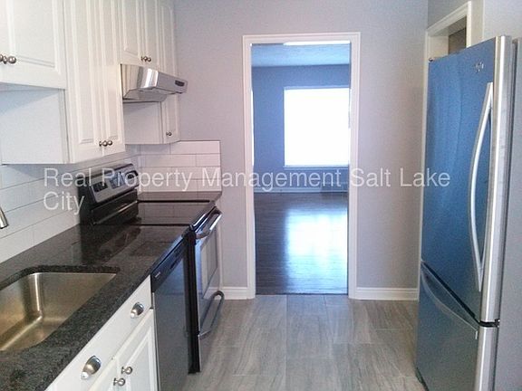 4th image of 2537 E Yermo Ave