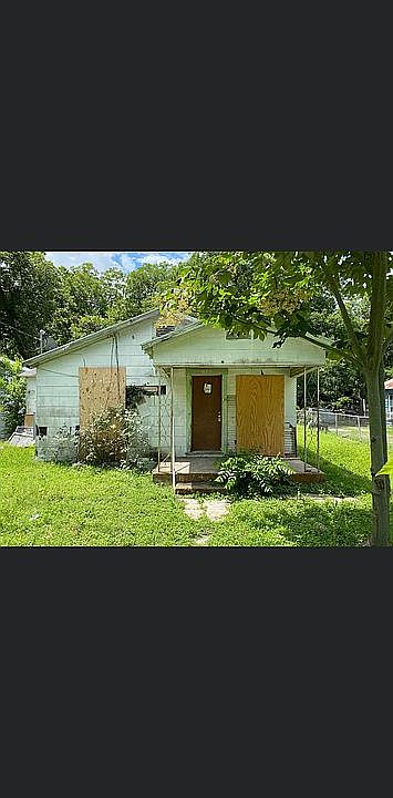1st image of 411 W Humphreys St