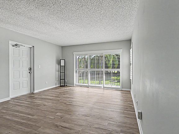 4th image of 1605 SW Silver Pine Way