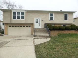 668 Sheffield Ln, Bolingbrook, IL 60440