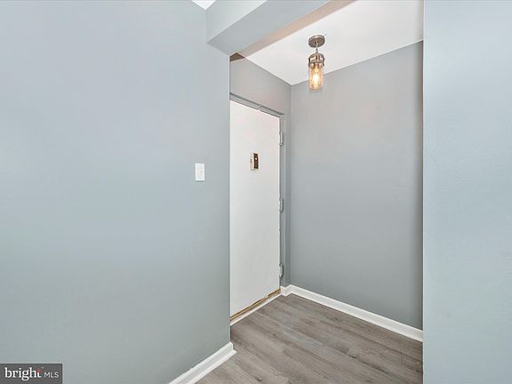 3rd image of 1020 Brinker 202 Dr