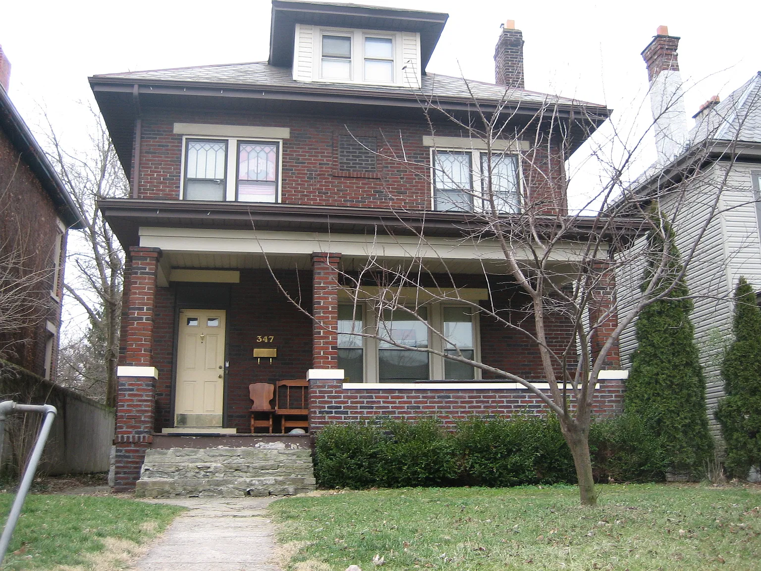 5 bed, 2.5 bath, 2340 sqft, $2,500 — Photo 1