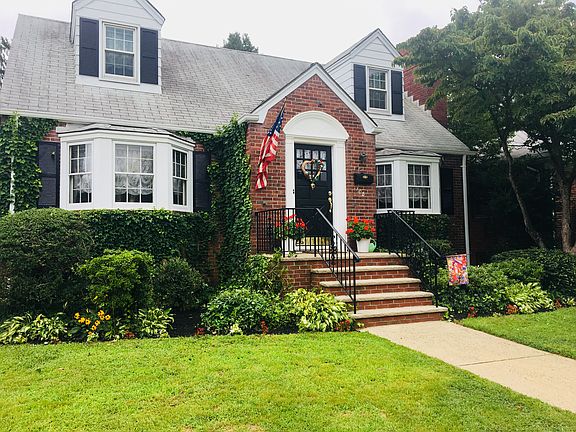 3rd image of 108 McCutcheon Ave
