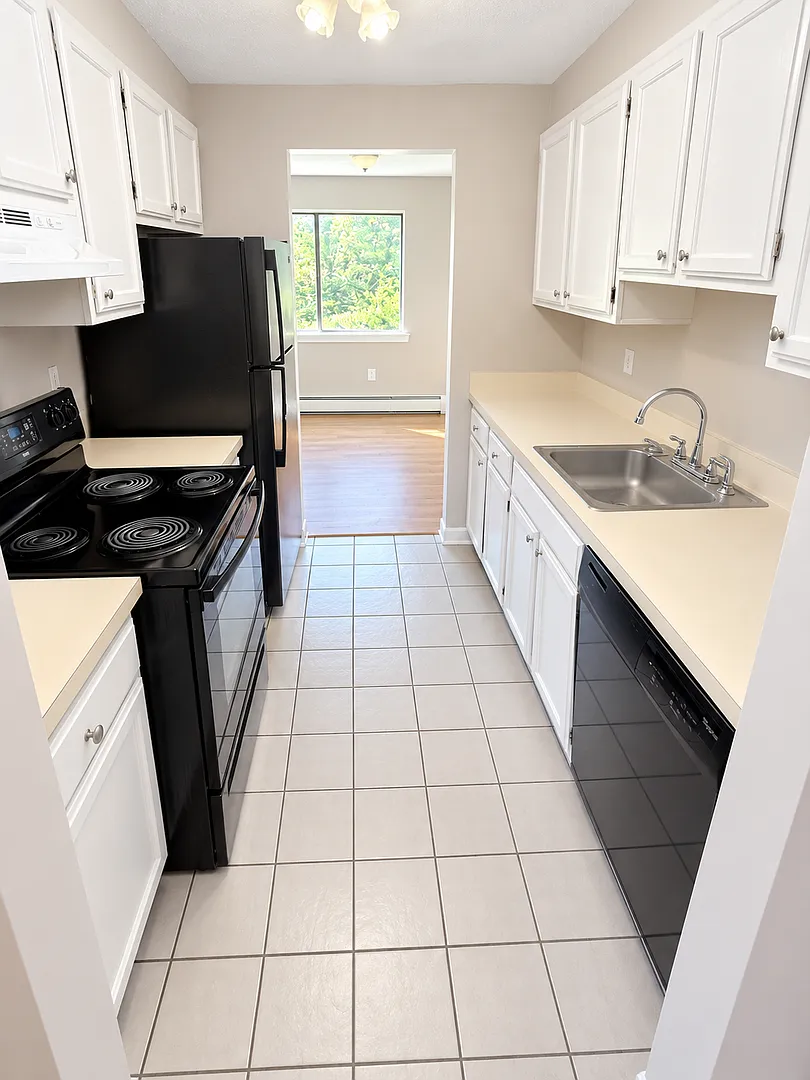 Woodmere Place — Photo 4