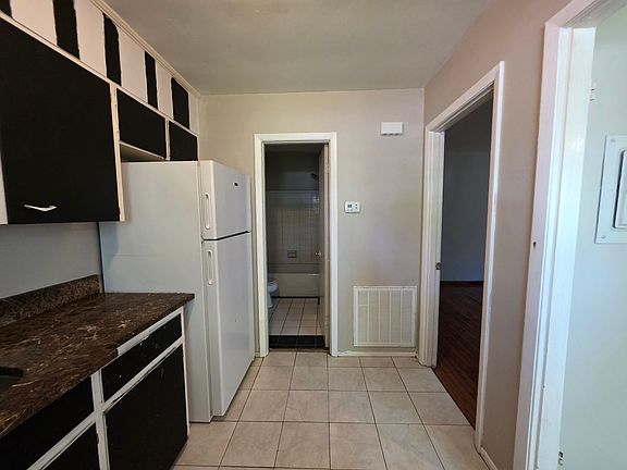 5th image of 905 Stevens Ct NE APT 3