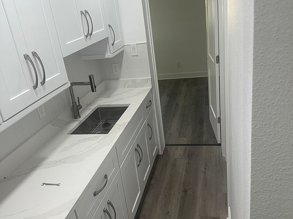 5th image of 3527 18th Ave S #W