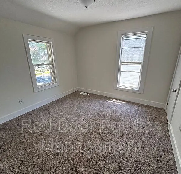 421 Washington Ave — Photo 13