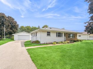 N1564 Ridgeway Dr, Greenville, WI 54942