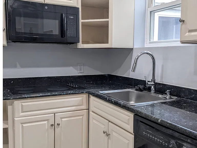 1356 Independence Ave SE — Photo 8