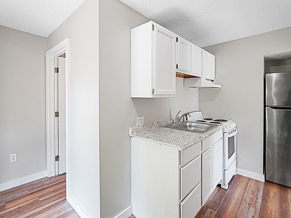 4th image of 62 Willow Rd