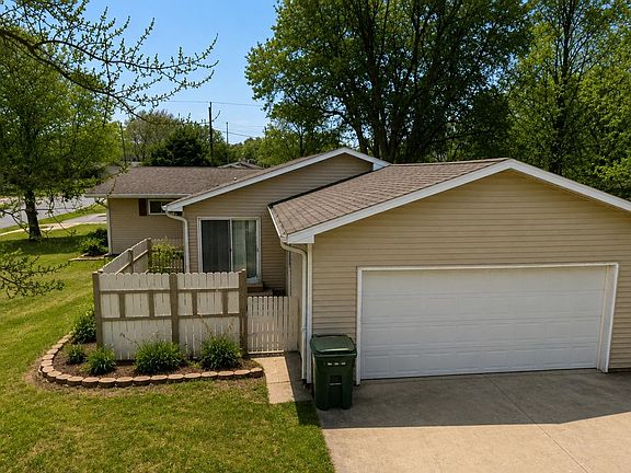 2nd image of 109 Sunset Dr